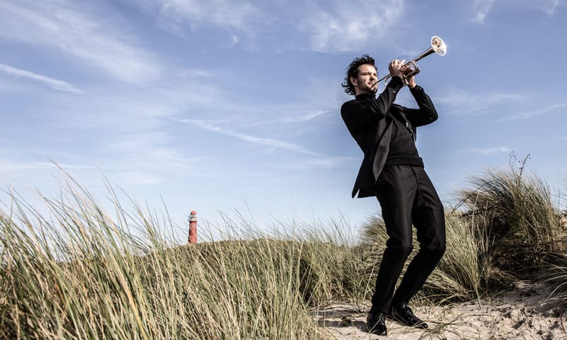 Trompettist op duin