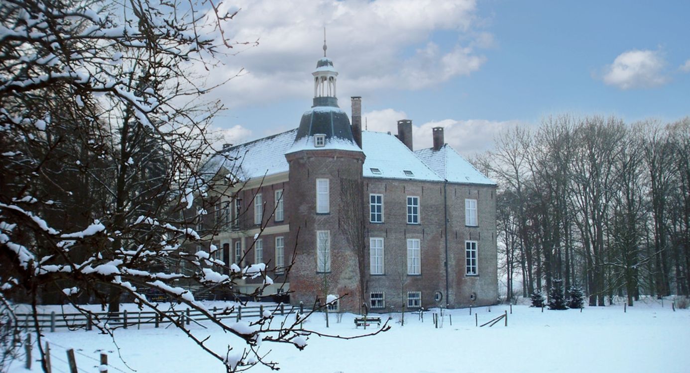 Kasteel hackfort in de sneeuw