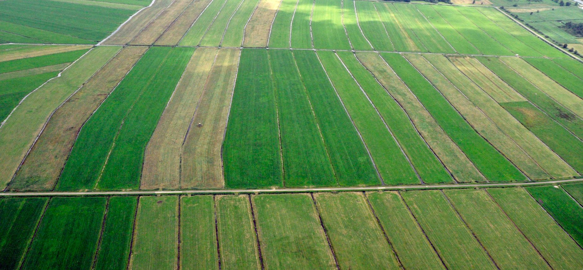 Maaisel wordt geïnjecteerd in de Barsbekerbinnenpolder Barsbekerbinnenpolder