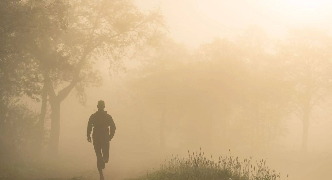 Hardloper in de mist