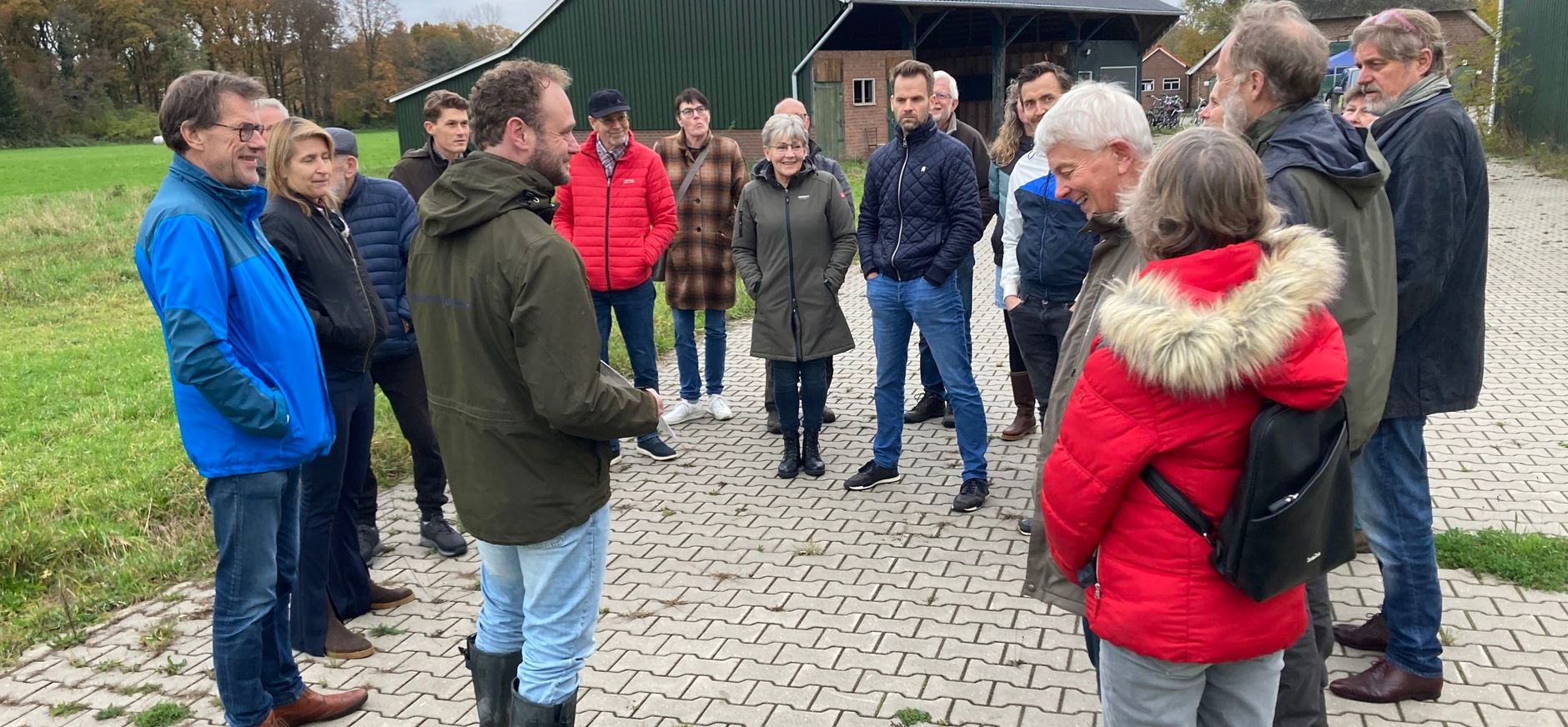 Boswachters Natuurmonumenten in gesprek met omgeving over erf Strodijk, Hackfort, Vorden Boswachters Natuurmonumenten in gesprek met omgeving over erf Strodijk, Hackfort, Vorden