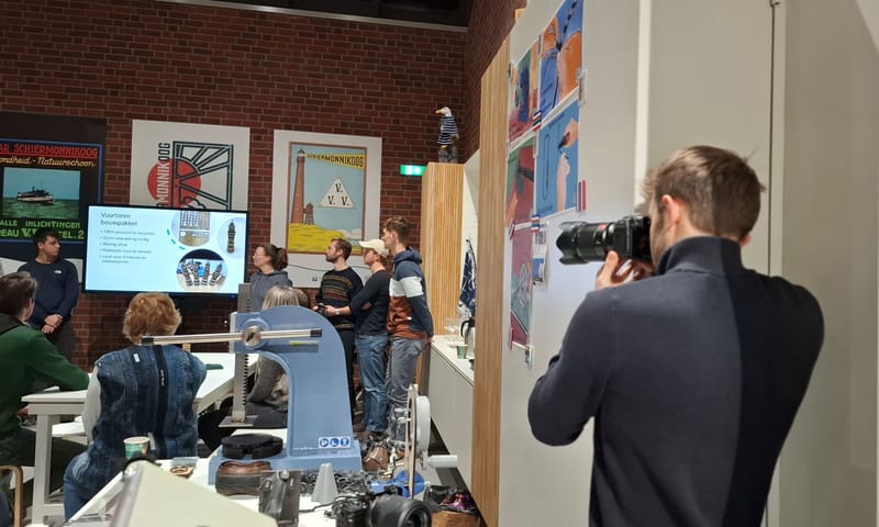 Meet-en-Friet-FREIIA-fotograaf in actie-Informatiecentrum Het Baken op Schiermonnikoog Meet-en-Friet-FREIIA-fotograaf in actie-Het Baken