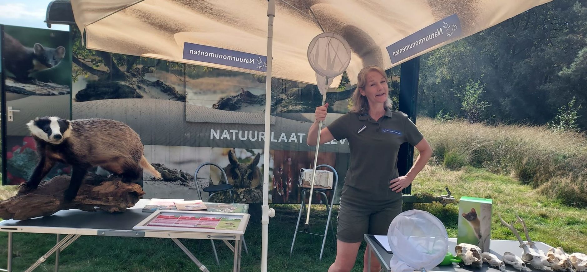 Janine Oosterloo bij de Stuif es in kar in de Loonse en Drunense Duinen