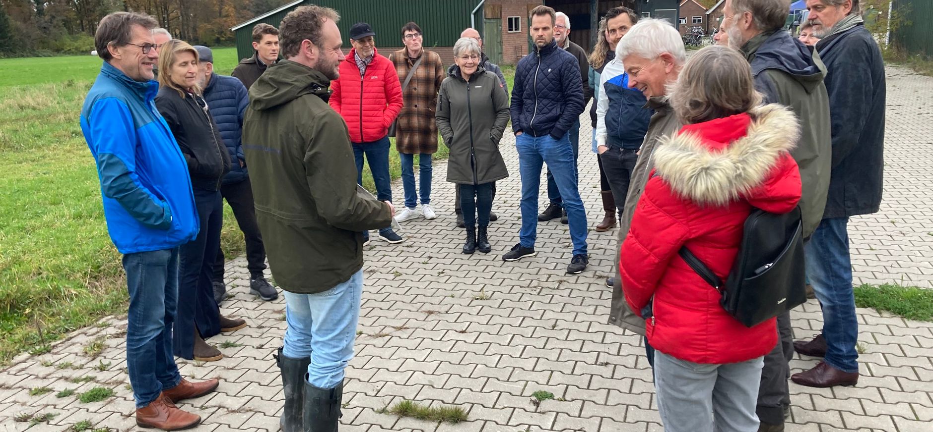 Boswachters Natuurmonumenten in gesprek met omgeving over erf Strodijk, Hackfort, Vorden