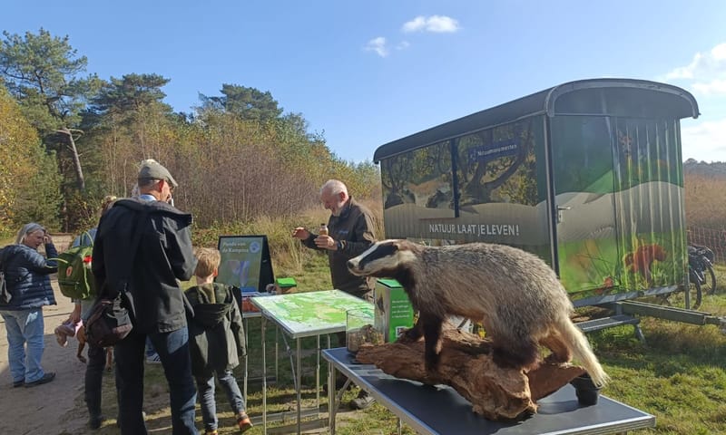 Bedrijvigheid bij de Stuif es in kar in de Loonse en Drunense Duinen