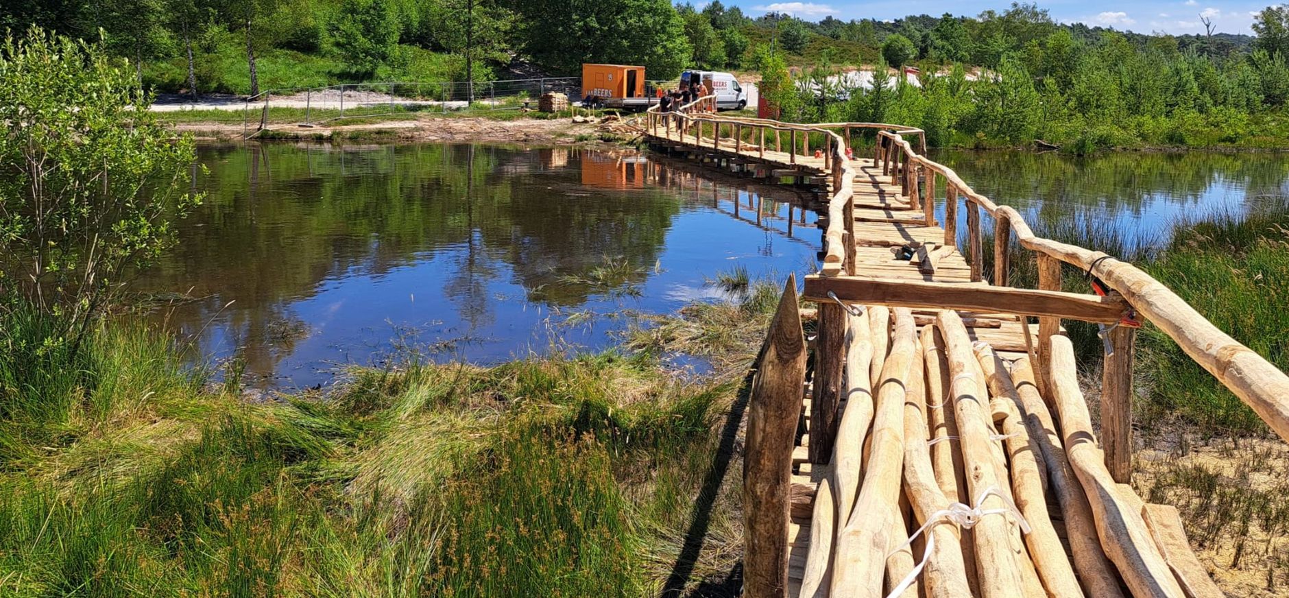 Aanleg van de nieuwe brug over de Roode Beek Brunssummerheide, aanleg van de nieuwe brug over de Roode Beek