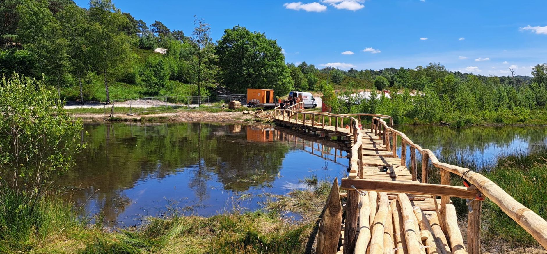 Aanleg van de nieuwe brug over de Roode Beek Brunssummerheide, aanleg van de nieuwe brug over de Roode Beek