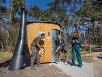 Opening natuurtoilet parkeerplaats Loenense Waterval
