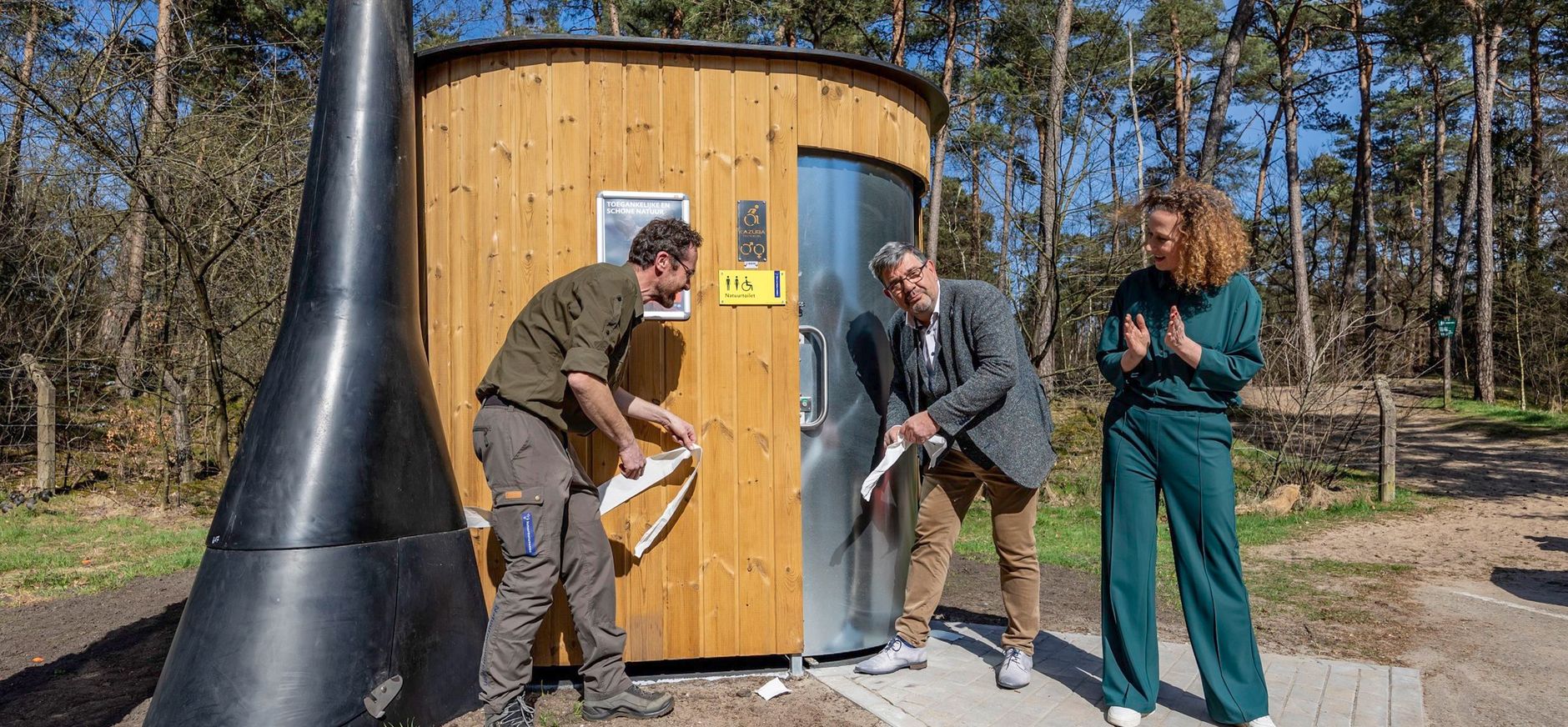 Opening natuurtoilet parkeerplaats Loenense Waterval Opening natuurtoilet parkeerplaats Loenense Waterval