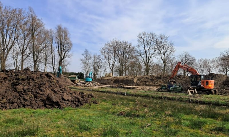 Kadeherstel door het Hoogheemraadschap van Delfland