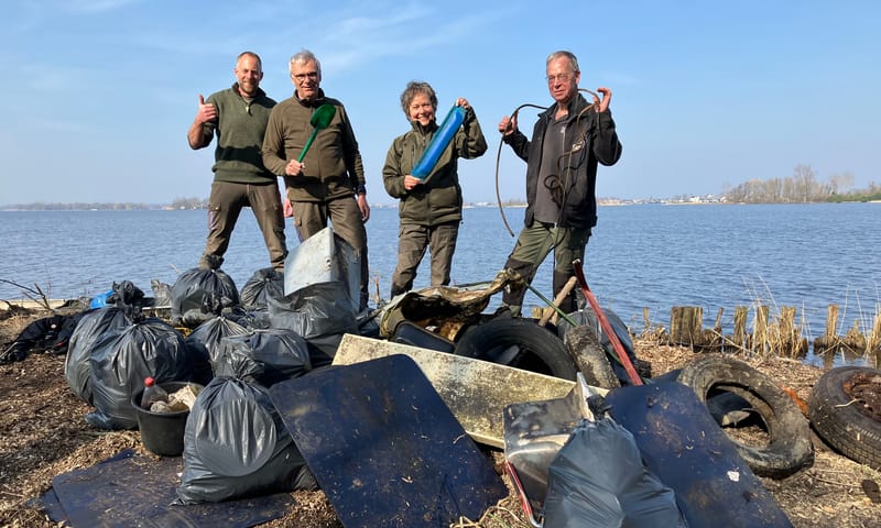 Zwerfafval Loosdrechtse Plassen Een deel van het afval dat is opgeraapt in de Loosdrechtse Plassen
