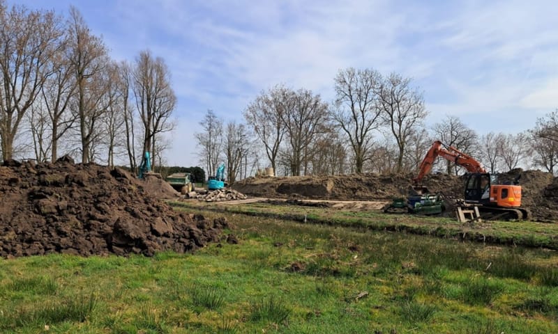 Kadeherstel door het Hoogheemraadschap van Delfland