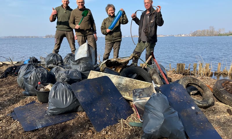 Zwerfafval Loosdrechtse Plassen Een deel van het afval dat is opgeraapt in de Loosdrechtse Plassen