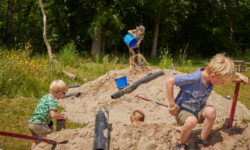 Spelen in het zand 