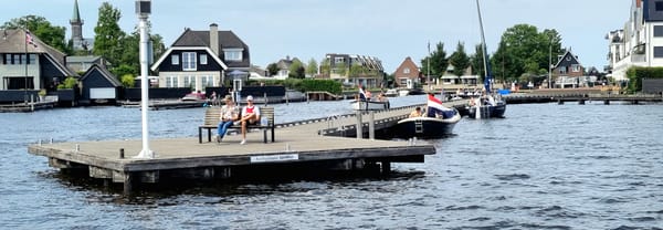 De pier bij de Porseleinhaven in Oud-Loosdrecht