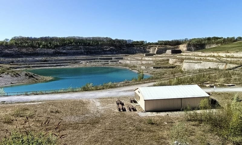 Groevepaviljoen Sint-Pietersberg met uitzicht op de ENCI-groeve