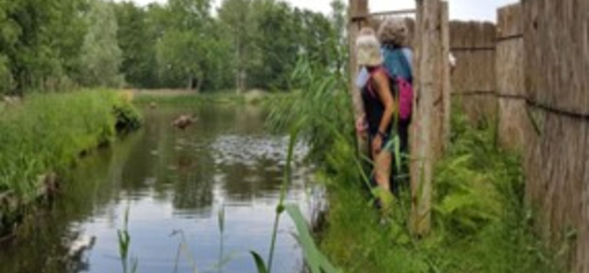 Mensen aan water