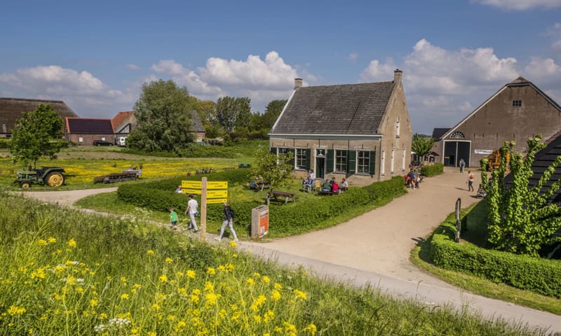 Shot van boven Gasterij de Gezusters