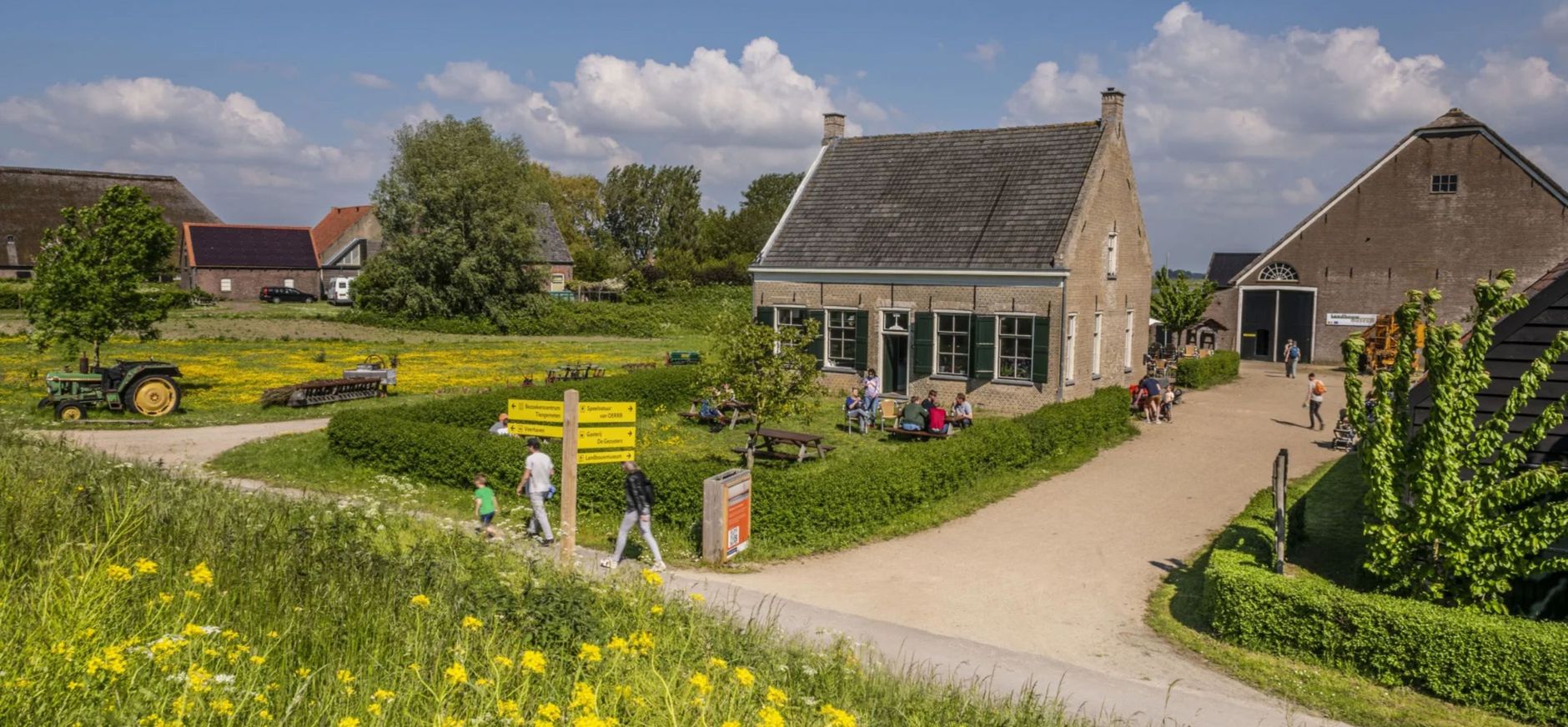 Shot van boven Gasterij de Gezusters