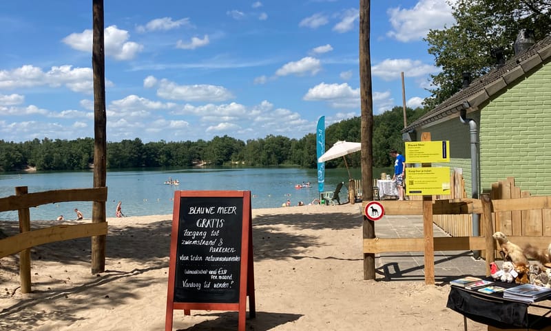 De ingang van het strand bij het Blauwe Meer Blauwe Meer