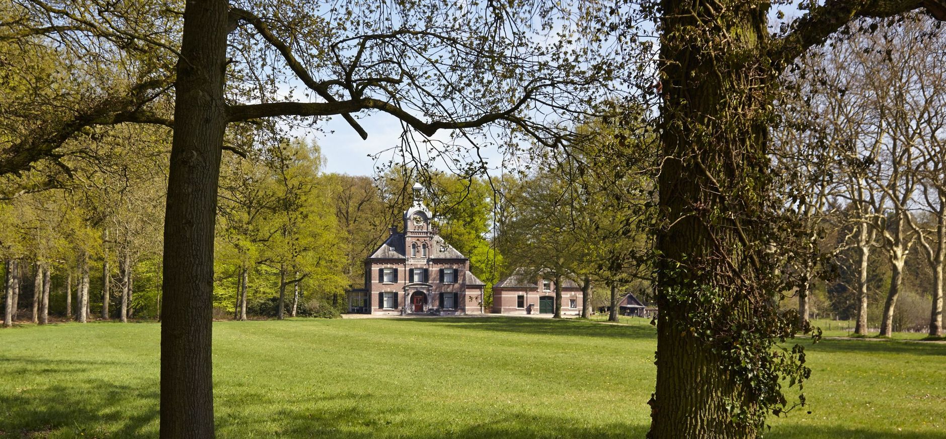 Jachthuis en koetshuis landgoed Leusveld