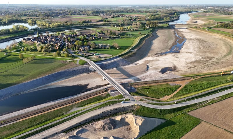 Luchtfoto nevengeul Maasband april 2025