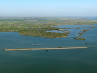 Polder IJdoorn en de Hoeckelingsdam gezien vanuit de lucht