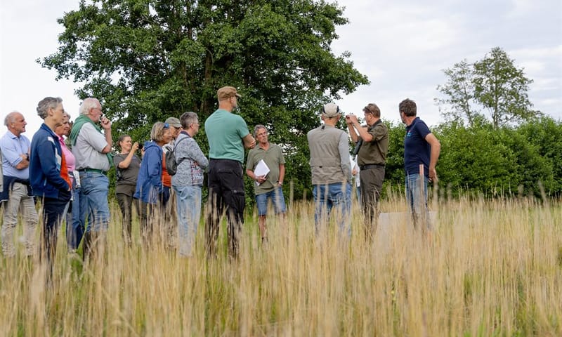 Ootmaanlanden excursie Boswachter geeft een excursie