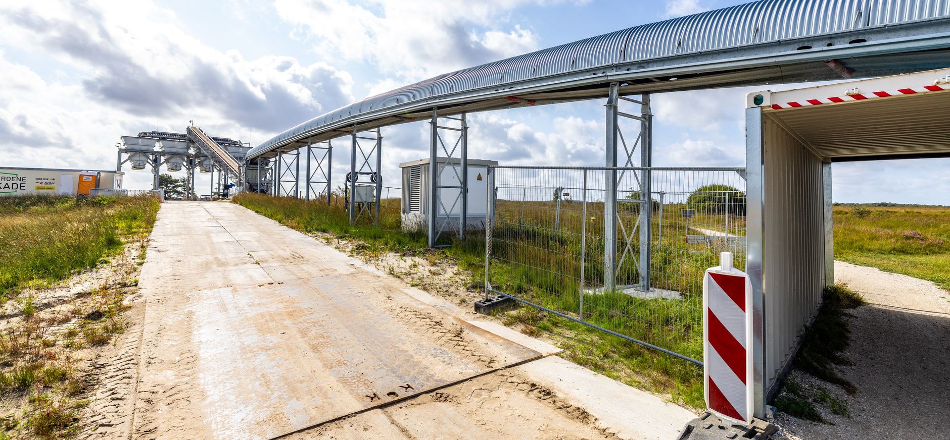 Emissiearm werken in het Fochteloerveen - transportband Emissiearm werken in het Fochteloerveen - transportband