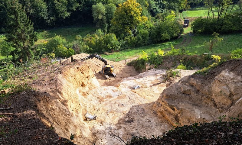 Afschrapen van de bodem bij groeve Luyten in de Wiemersdel