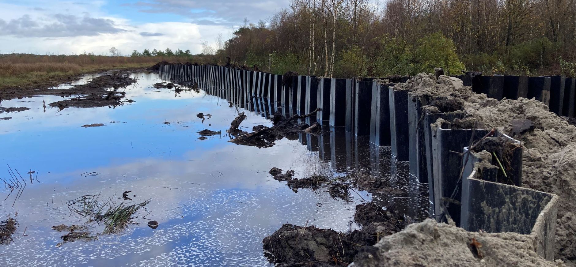 Plaatsen damwanden Korenburgerveen al klaar Plaatsen damwanden Korenburgerveen al klaar