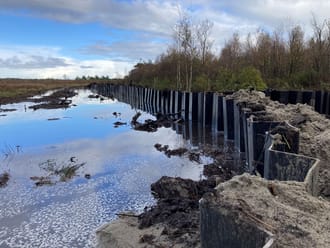 Plaatsen damwanden Korenburgerveen al klaar