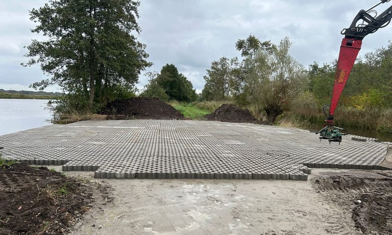 Aanleg grasbetonstenen op Dammerkade