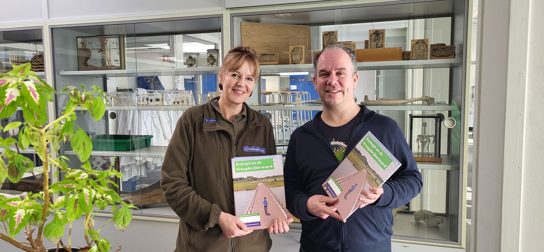 Uitreiking werkboek VRW