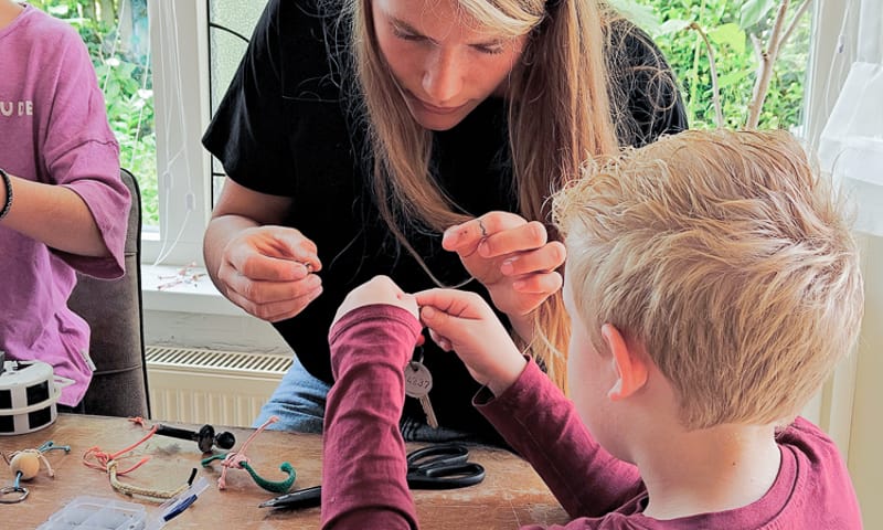 Workshop bloemen knutselen met jutvondsten