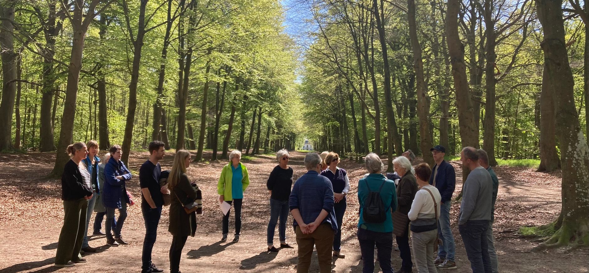 mensen in gesprek op zichtlaan, Nijenburg
