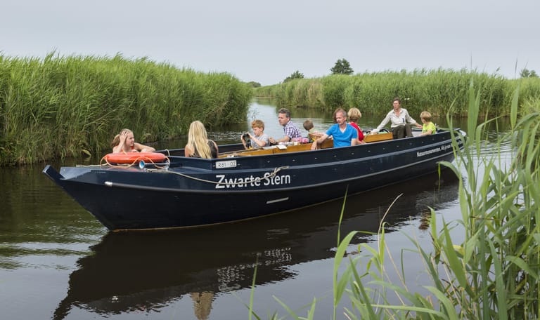 Groep in boot De Wieden excursie