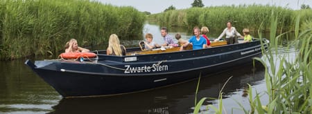 Groep in boot De Wieden excursie