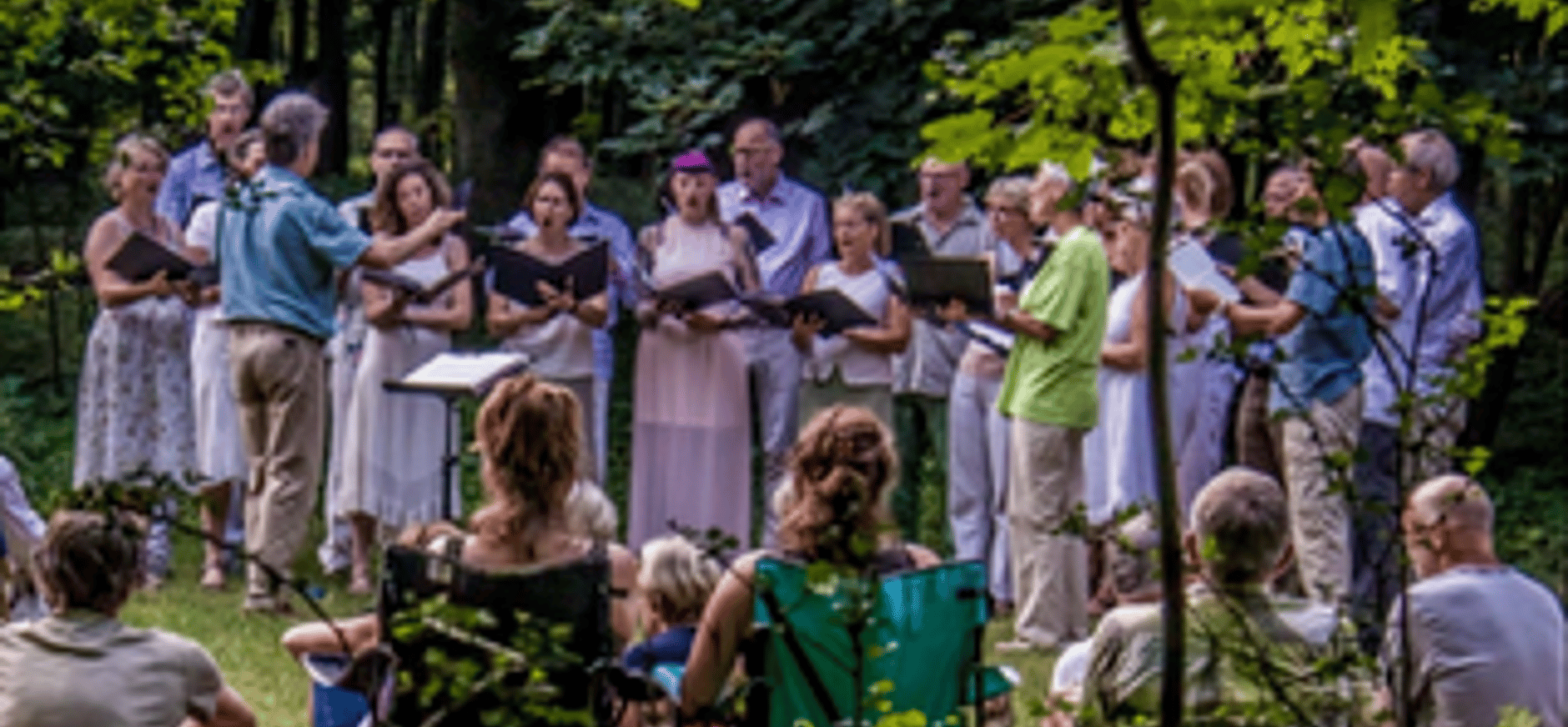 Koor Doulce Memoire in het bos