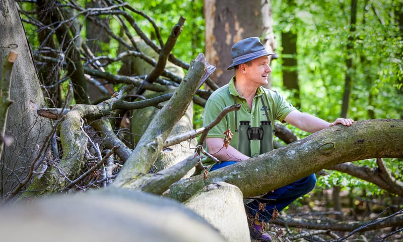 Tjeu Vossen in het veld