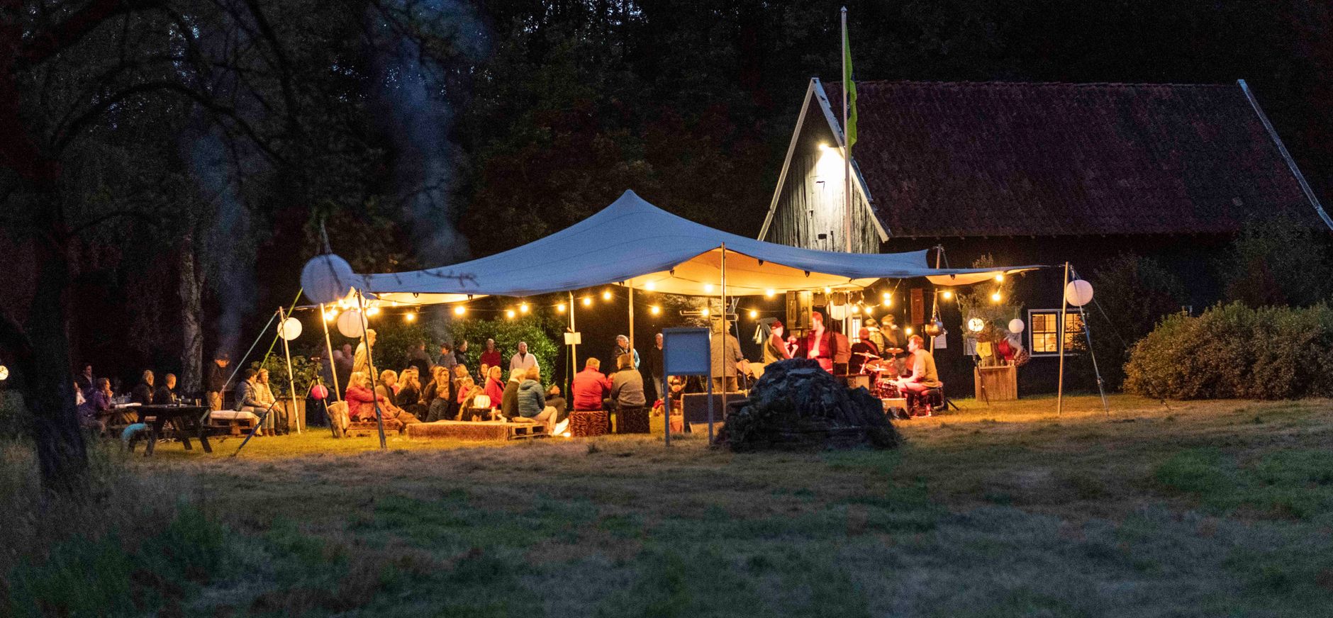 Zwoele zomeravond Zwoele zomeravond