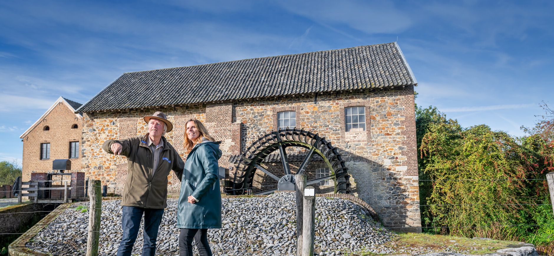 Meneer en mevrouw voor de Volmolen