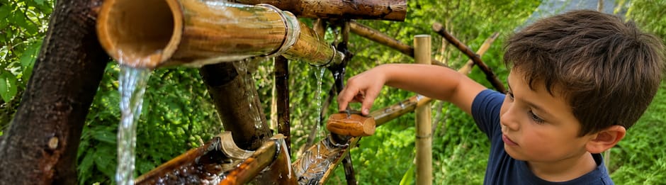 Speeltip van OERRR Kind speelt met waterbaan