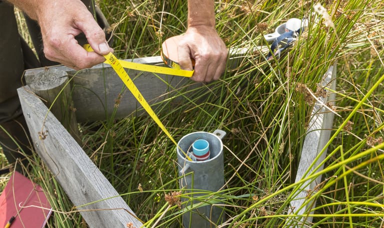 peilbuis grondwater opnemen