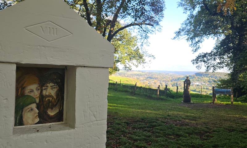 Statie en uitzicht bij de Kluis op de Schaelsberg vlakbij Valkenburg
