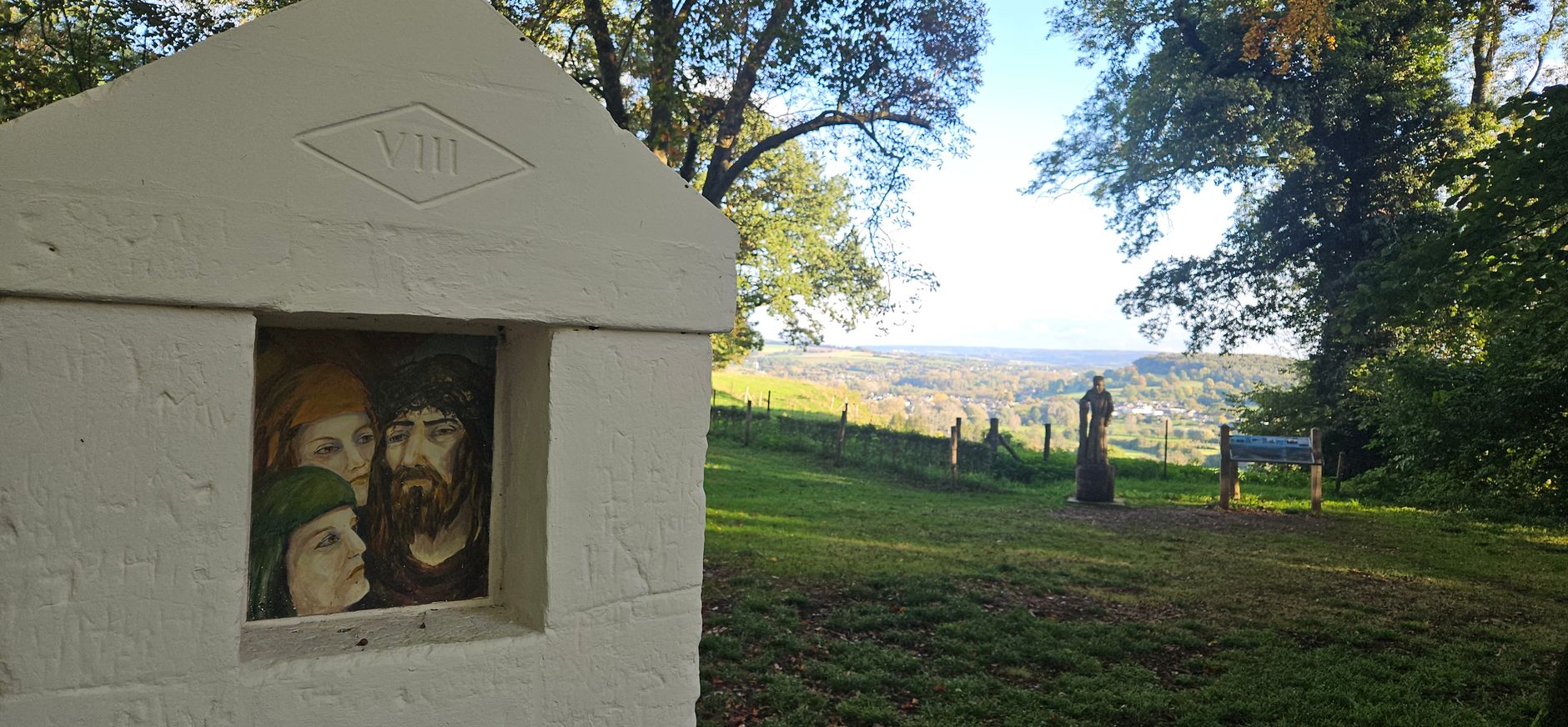 Statie en uitzicht bij de Kluis op de Schaelsberg vlakbij Valkenburg
