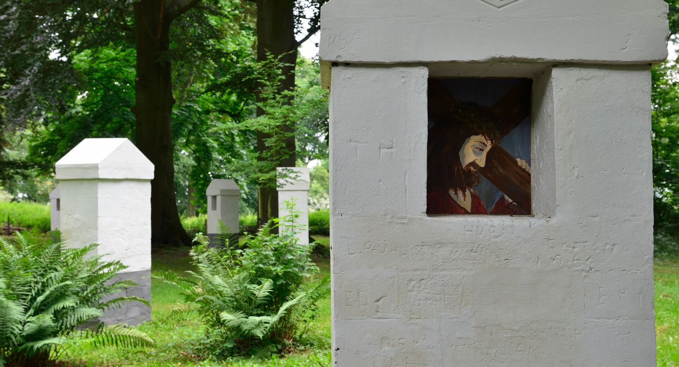 Kruisgang bij kluizenaarswoning de Kluis Kruisgang bij kluizenaarswoning de Kluis