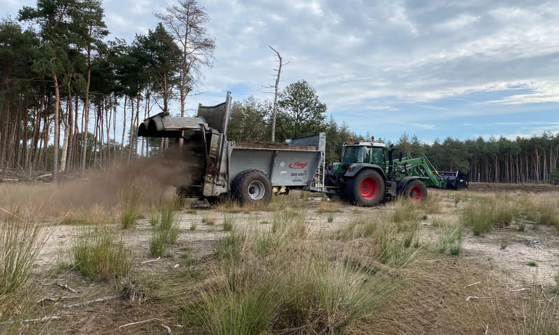 Heidemaaisel wordt uitgereden Heidemaaisel wordt uitgereden