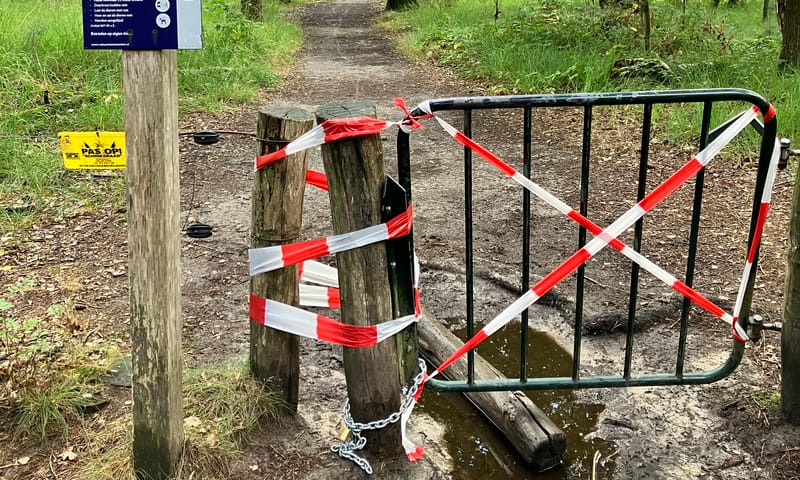 Afzetting wandelpad vóór plaatsing van het scherm Afzetting wandelpad vóór plaatsing van het scherm