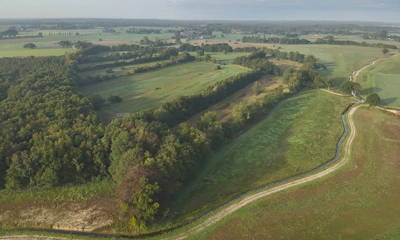 Luchtfoto Lampenbroek met licht kronkelende Verloren Beek Luchtfoto Lampenbroek met licht kronkelende Verloren Beek
